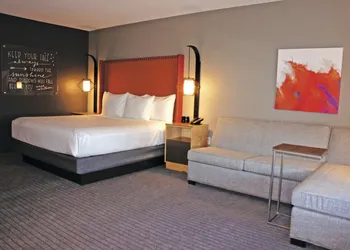 La Quinta Inn & Suites by Wyndham Madera hotel thumbnail 7