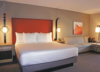 La Quinta Inn & Suites by Wyndham Madera hotel thumbnail 8