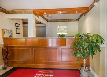 Econo Lodge Inn & Suites Old Saybrook Westbrook hotel thumbnail 2