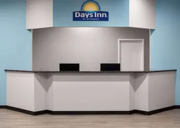 Days Inn by Wyndham Frederick hotel thumbnail 2