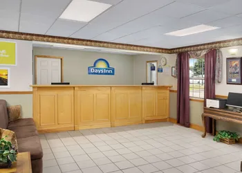 Days Inn by Wyndham Lake City I-75 hotel thumbnail 2