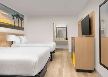 Days Inn by Wyndham Lake City I-75 hotel thumbnail 3