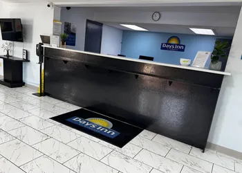 Days Inn by Wyndham Lake City I-10 hotel thumbnail 3