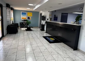 Days Inn by Wyndham Lake City I-10 hotel thumbnail 4