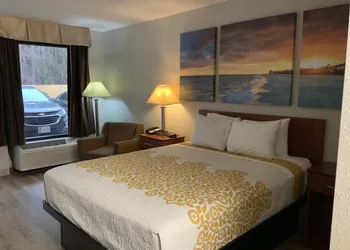 Days Inn by Wyndham Lake City I-10 hotel thumbnail 7