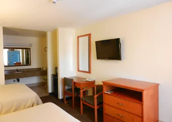 Simply Home Inn & Suites hotel thumbnail 2