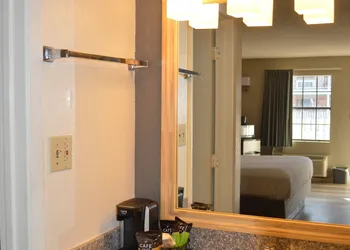 Lake View Inn hotel thumbnail 4
