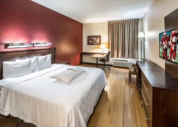 Red Roof Inn PLUS+ South Deerfield – Amherst hotel thumbnail 6