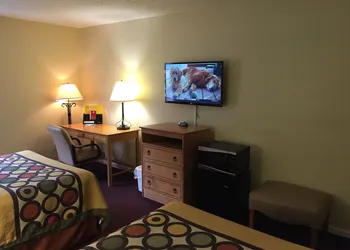 Super 8 by Wyndham Manning hotel thumbnail 6
