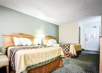 Super 8 by Wyndham Manning hotel thumbnail 8