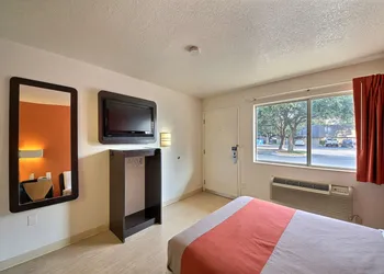 Motel 6 San Marcos, TX hotel thumbnail 6