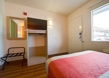 Motel 6 Seattle, WA - Airport hotel thumbnail 4