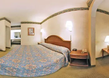 Quality Inn & Suites Orangeburg hotel thumbnail 8