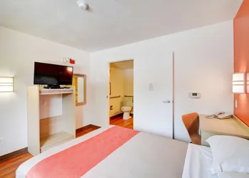 Motel 6 Southington, CT - Hartford hotel thumbnail 6