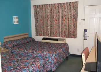Skyline Inn hotel thumbnail 2