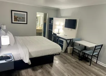Quality Inn & Suites Georgetown hotel thumbnail 6