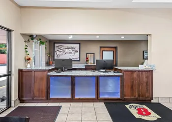 Super 8 by Wyndham Terre Haute hotel thumbnail 2