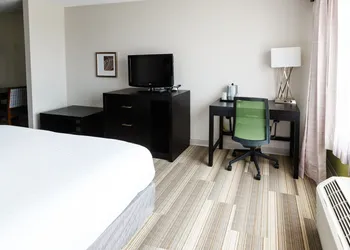 Holiday Inn Express & Suites Shelbyville by IHG hotel thumbnail 4