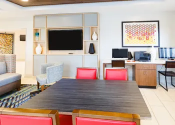 Holiday Inn Express & Suites Shelbyville by IHG hotel thumbnail 8