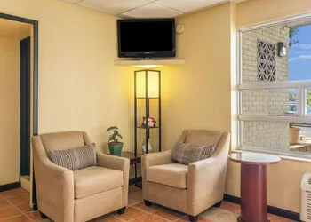 Econo Lodge Fort Knox hotel thumbnail 3
