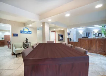 Days Inn by Wyndham Cave City hotel thumbnail 3