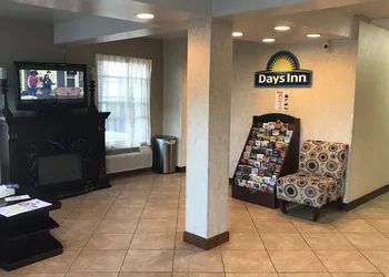 Days Inn by Wyndham Cave City hotel thumbnail 6