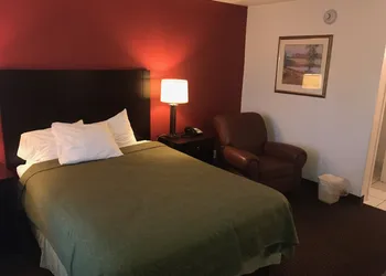 Days Inn by Wyndham Cave City hotel thumbnail 7