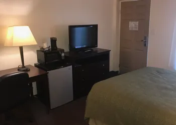 Days Inn by Wyndham Cave City hotel thumbnail 8