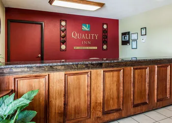 Quality Inn Lewisport hotel thumbnail 5