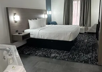 Baymont by Wyndham La Grange KY Southeast hotel thumbnail 5