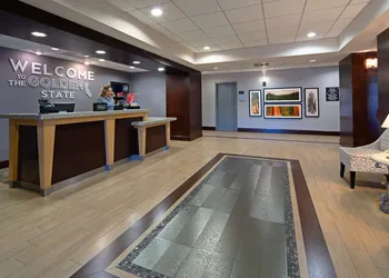Hampton Inn Visalia hotel thumbnail 2