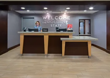 Hampton Inn Visalia hotel thumbnail 3