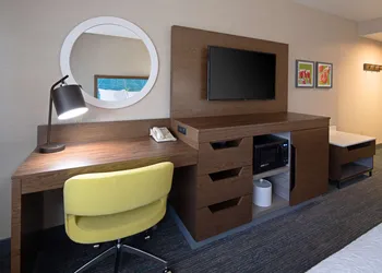 Hampton Inn Visalia hotel thumbnail 4