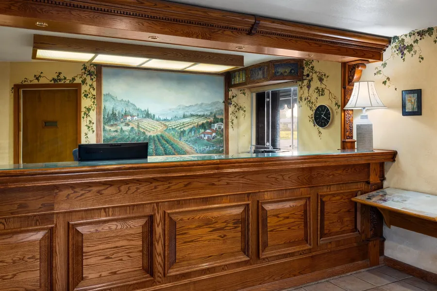 Red Lion Inn & Suites Lemoore hotel detail image 2