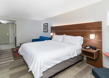 Holiday Inn Express & Suites Dinuba West by IHG hotel thumbnail 4