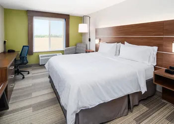 Holiday Inn Express & Suites Dinuba West by IHG hotel thumbnail 6