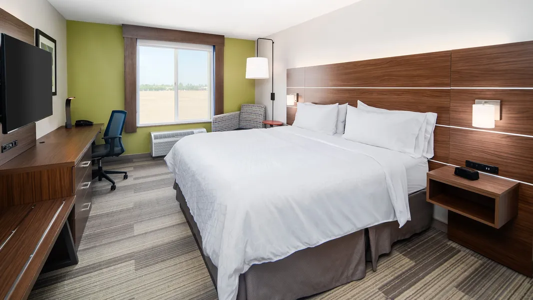 Holiday Inn Express & Suites Dinuba West by IHG hotel detail image 6