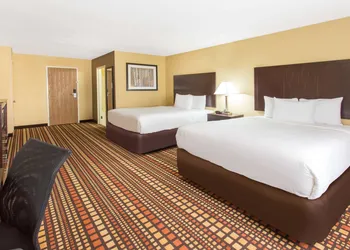 Days Inn & Suites by Wyndham Davenport East hotel thumbnail 5