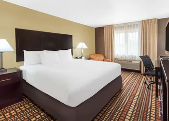 Days Inn & Suites by Wyndham Davenport East hotel thumbnail 6