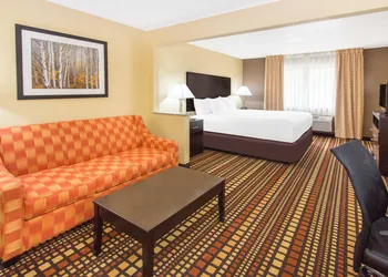 Days Inn & Suites by Wyndham Davenport East hotel thumbnail 8