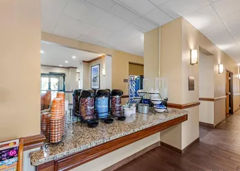Comfort Inn & Suites East Moline near I-80 hotel thumbnail 4