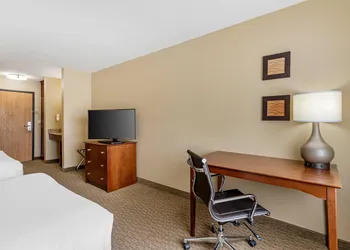 Comfort Inn & Suites East Moline near I-80 hotel thumbnail 8