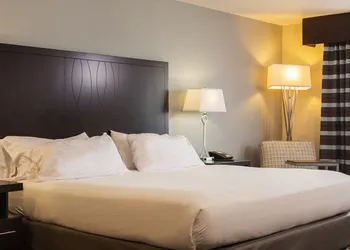 Holiday Inn Express Le Claire Riverfront-Davenport by IHG hotel thumbnail 4