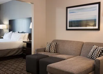 Holiday Inn Express Le Claire Riverfront-Davenport by IHG hotel thumbnail 7