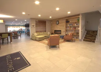 Country Inn & Suites by Radisson, Moline Airport hotel thumbnail 2