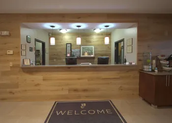 Country Inn & Suites by Radisson, Moline Airport hotel thumbnail 3