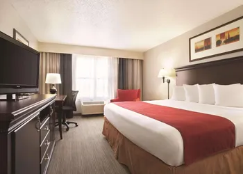 Country Inn & Suites by Radisson, Moline Airport hotel thumbnail 6