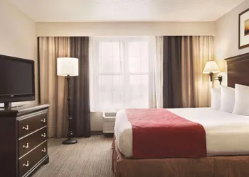 Country Inn & Suites by Radisson, Moline Airport hotel thumbnail 7