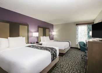 La Quinta Inn by Wyndham Davenport & Conference Center hotel thumbnail 6