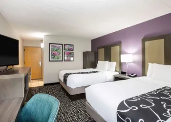 La Quinta Inn by Wyndham Davenport & Conference Center hotel thumbnail 7